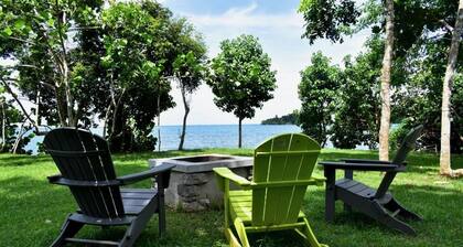 Beach House Wood w/private pool, WiFi, kayak, full A/C.