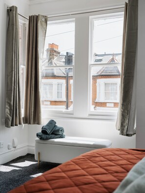 3 bedrooms, iron/ironing board, travel crib, free WiFi