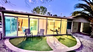 Outdoor dining - Apartment A, Restful,Cozy, close Sunland Park Mall (El Paso)