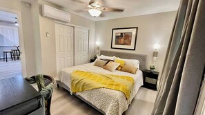 1 Schlafzimmer, Schreibtisch, Bügeleisen/Bügelbrett, Reisekinderbett