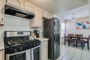 Frigorífic, microones, forn i placa de cuina 