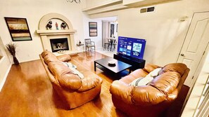 Smart TV - My Charming Home, Cozy, in the Heart of West Side (El Paso)
