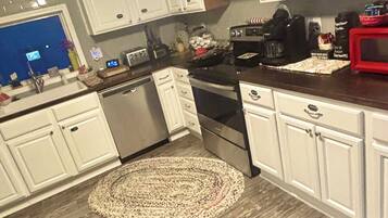 Mikrowelle, Ofen, Herdplatte, Geschirrspüler