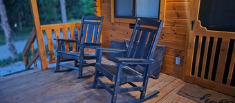 Cozy Cabin w/ Private Hot Tub & Fire Pit Near Hot Springs