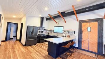 Micro-ondes, four, plaque de cuisson, lave-vaisselle