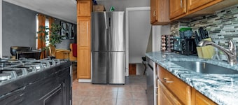 Welcome to Nest Away-your cozy home away from home! Designed for comfort/style.