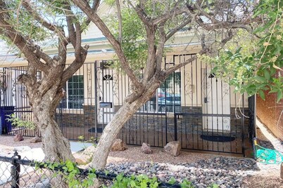 Close to All, Duplex A, Downtown, Comfortable,Safe