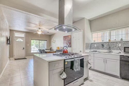 Close to All, Duplex A, Downtown, Comfortable,Safe