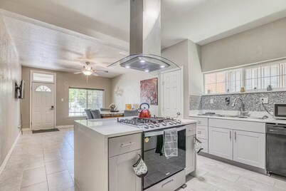 Close to All, Duplex A, Downtown, Comfortable,Safe