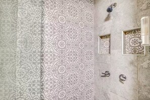 Shower, hair dryer, towels, soap - Close to All, Duplex A, Downtown, Comfortable,Safe (El Paso)