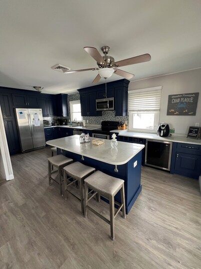 Spacious 5-bedroom house, on bay with dock, in Bethany Beach, DE with WiFi, AC