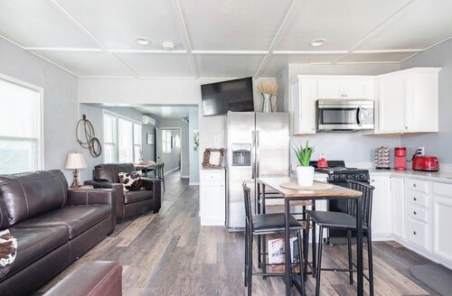 The Horseshoe Hideaway - Rodeo Themed & 1/2 mile walk to Whiskey Row!