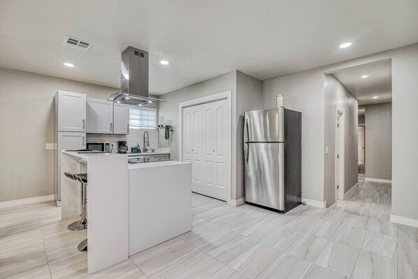 Fridge, microwave, oven, stovetop