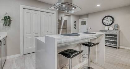 My Cozy Duplex “B” in the heart of West Side