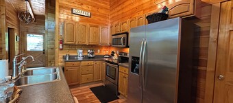 Firefly 3BR/3BA cabin with amazing views!