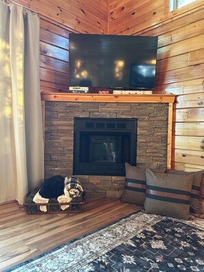 Smart TV, fireplace