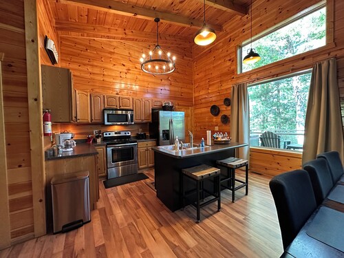 Firefly 3BR/3BA cabin with amazing views!