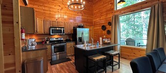 Firefly 3BR/3BA cabin with amazing views!