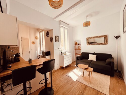 A 2 minutes des Arènes : Studio Arena / 2pers / Clim / Wifi