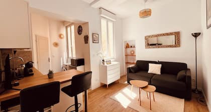 2 minutes from the Arena: Studio Arena / 2pers / Air conditioning / Wifi
