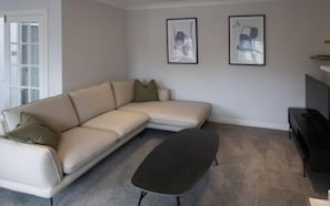 Smart TV - Boughton House by Guestz (Chester)