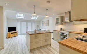 Fridge, oven, stovetop, toaster