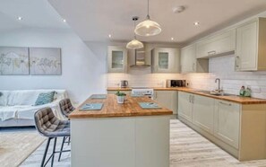 Fridge, oven, stovetop, toaster