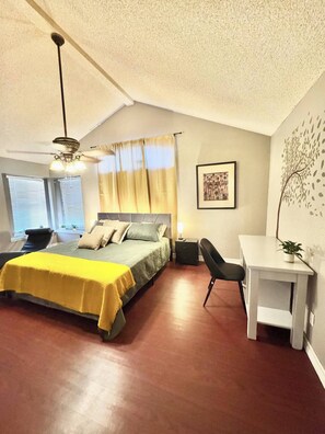 3 bedrooms, desk, iron/ironing board, travel crib - Rare to find a Desert Jewel, West Side, 3 Bedrooms (El Paso)