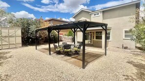 Outdoor dining - Rare to find a Desert Jewel, West Side, 3 Bedrooms (El Paso)