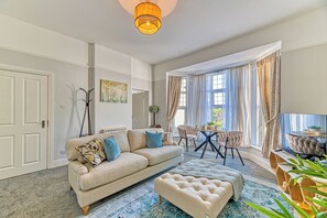 Unclassified image, 5 of 17, button