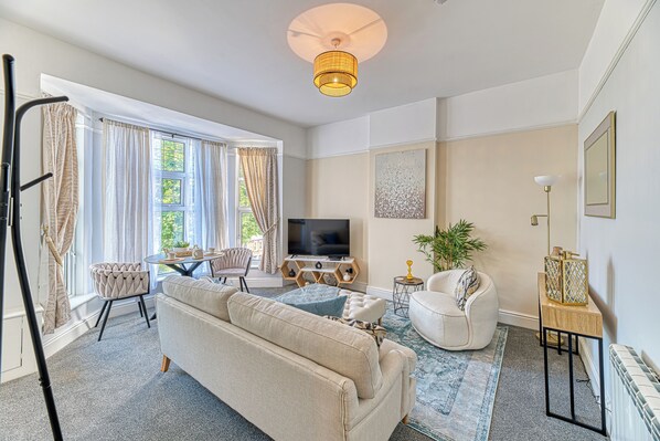 Unclassified image, 1 of 17, button