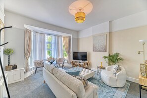 Unclassified image, 4 of 17, button