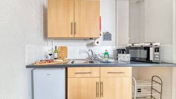 Fridge, microwave, toaster, cookware/dishes/utensils