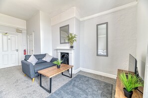 Living area - Chester Heights by Guestz (Chester)