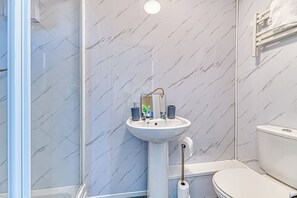 Douche, serviettes fournies