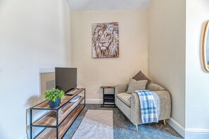 Living area - Chester Heights by Guestz (Chester)