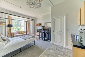 Room - Chester Heights by Guestz (Chester)