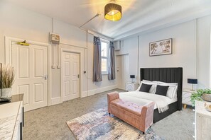 Unclassified image, 5 of 12, button