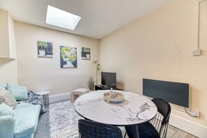 Living area - Chester Heights by Guestz (Chester)