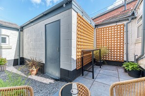 Unclassified image, 2 of 12, button