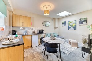 Unclassified image, 3 of 12, button