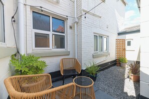 Unclassified image, 4 of 12, button