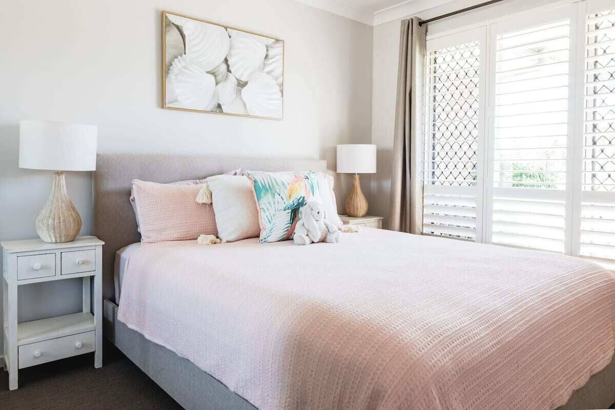 3 bedrooms, desk, iron/ironing board, travel cot