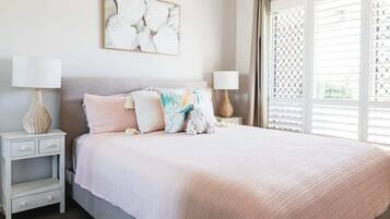 3 bedrooms, desk, iron/ironing board, travel cot