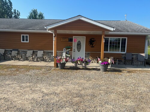 Lakeroad Lodge Motel & Charters