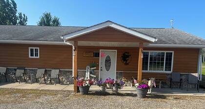 Lakeroad Lodge Motel & Charters