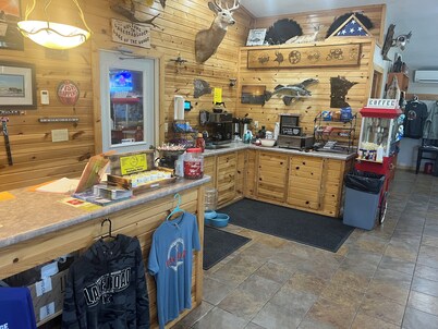 Lakeroad Lodge Motel & Charters