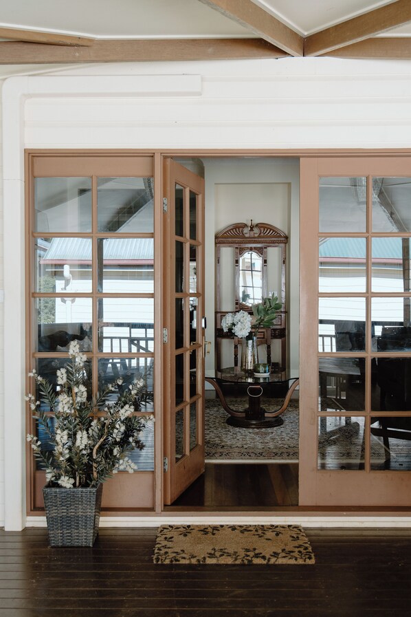 المنشأة من الداخل