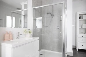 Shower, hair dryer, towels