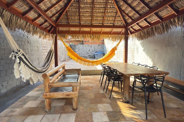 Rumah Comfort, Bebas Asap Rokok, AC | Teras/patio